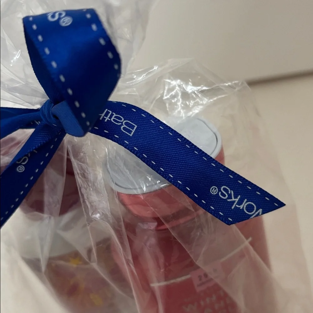Bath & Body Works 8oz. Strawberry Snowflakes Daily Lotion & Winter Candy‎ Apple